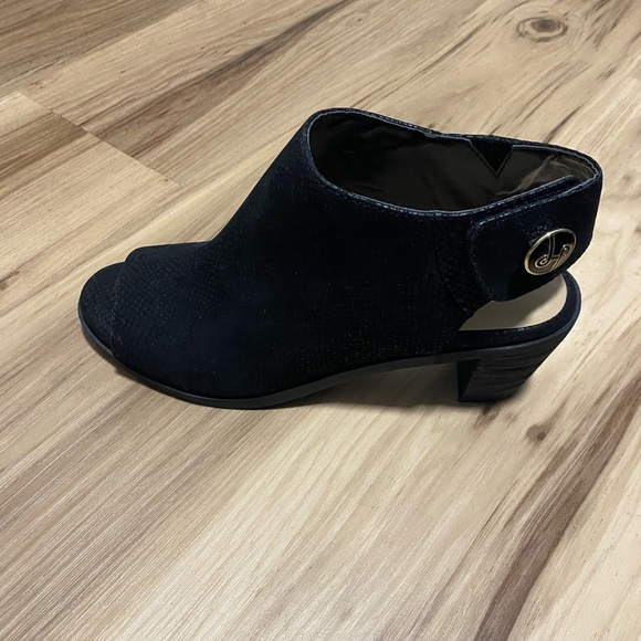 Ansley Textured Black Adjustable Strap Block Heel - Picture 6 of 10